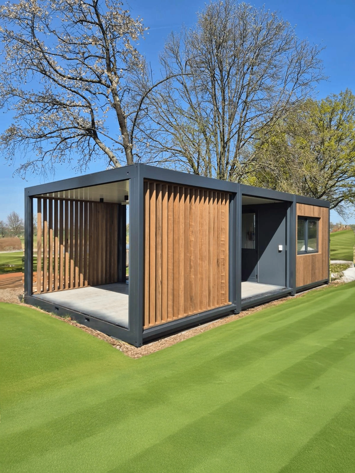 Ontspanningsunits met thermoayous hout op prestigieuze golfclub in Brussel — foto 3
