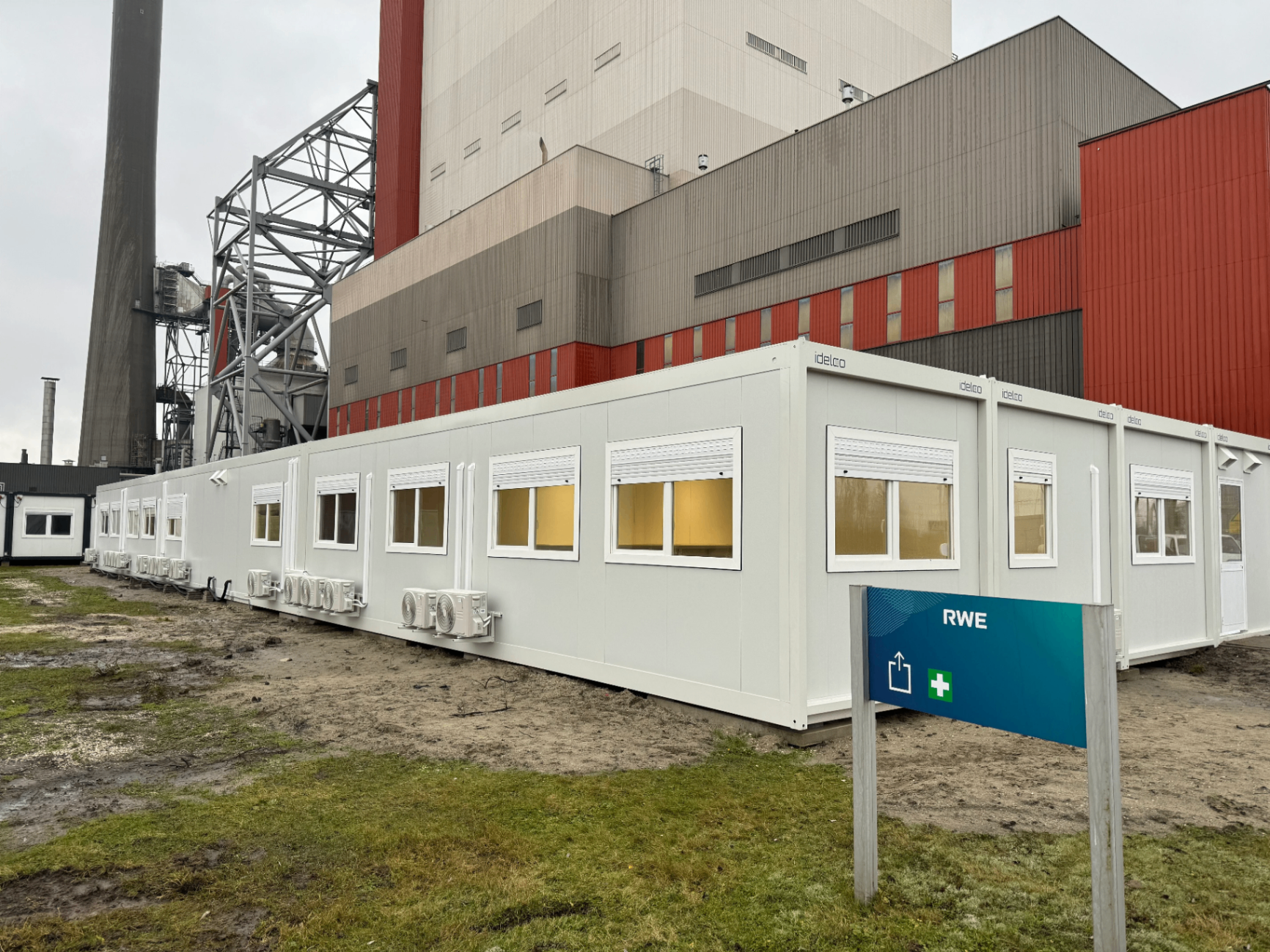 Modulair kantoorgebouw voor elektriciteitscentrale in Nederland — realisatie met modulaire units van Idelco