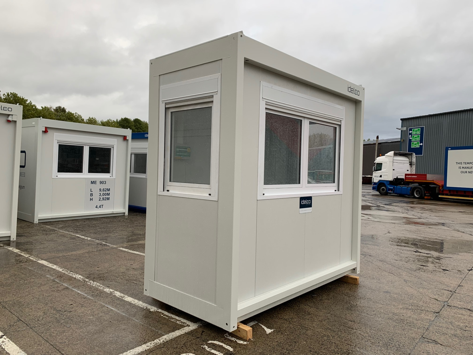 Compacte modulaire controlepost van Idelco NV in Antwerpen, ideaal voor industriële beveiliging en toezicht.