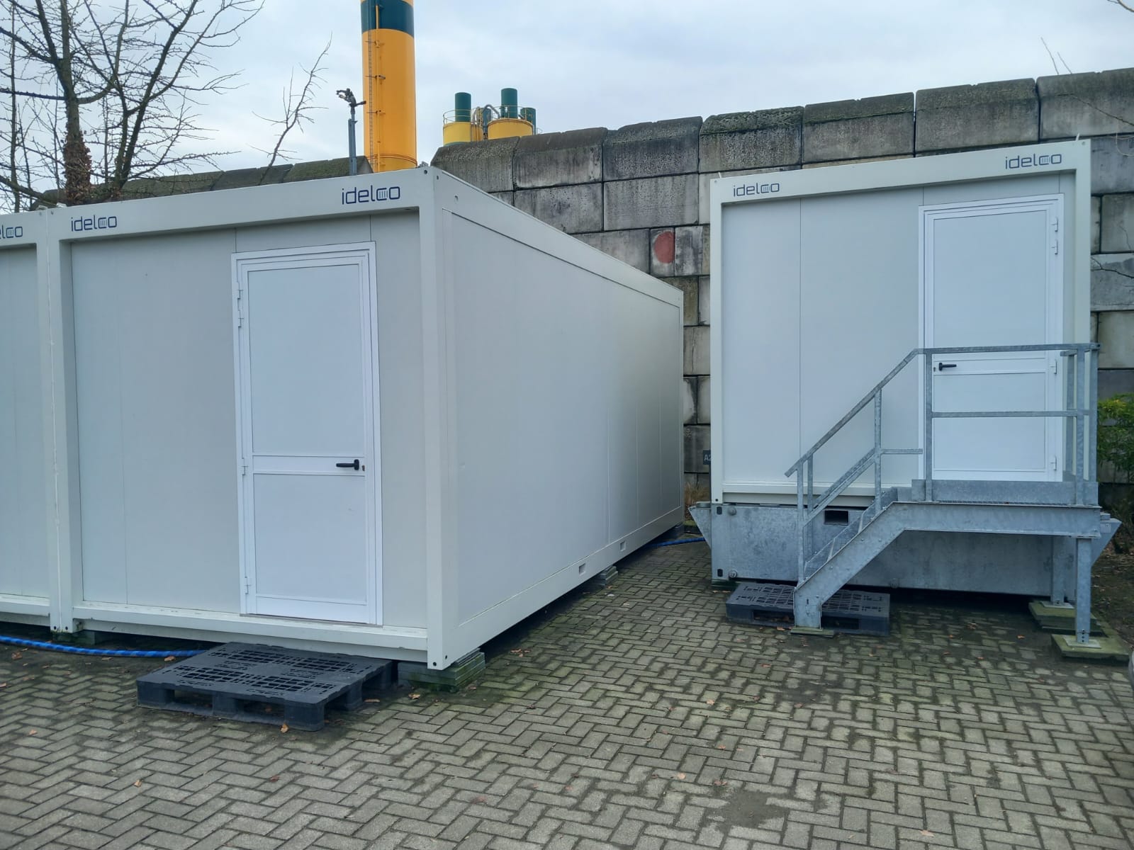 Opslagunits met sanitaire unit bij een productiesite in Roeselare — foto 2