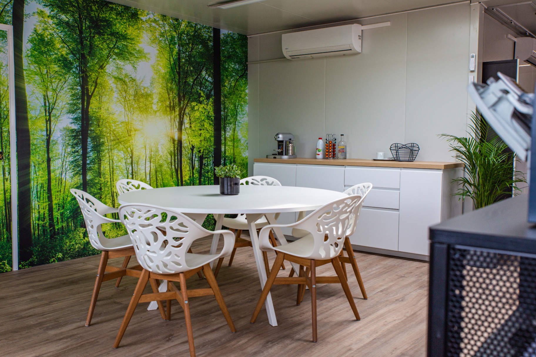Modulair kantoorgebouw met dakterras voor bouw- en verhuurbedrijf in Kortrijk — foto 4