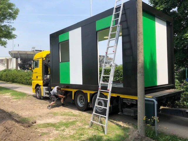 Modulaire kleedkamers en fitnessruimte voor sportclub in Brugge — foto 2