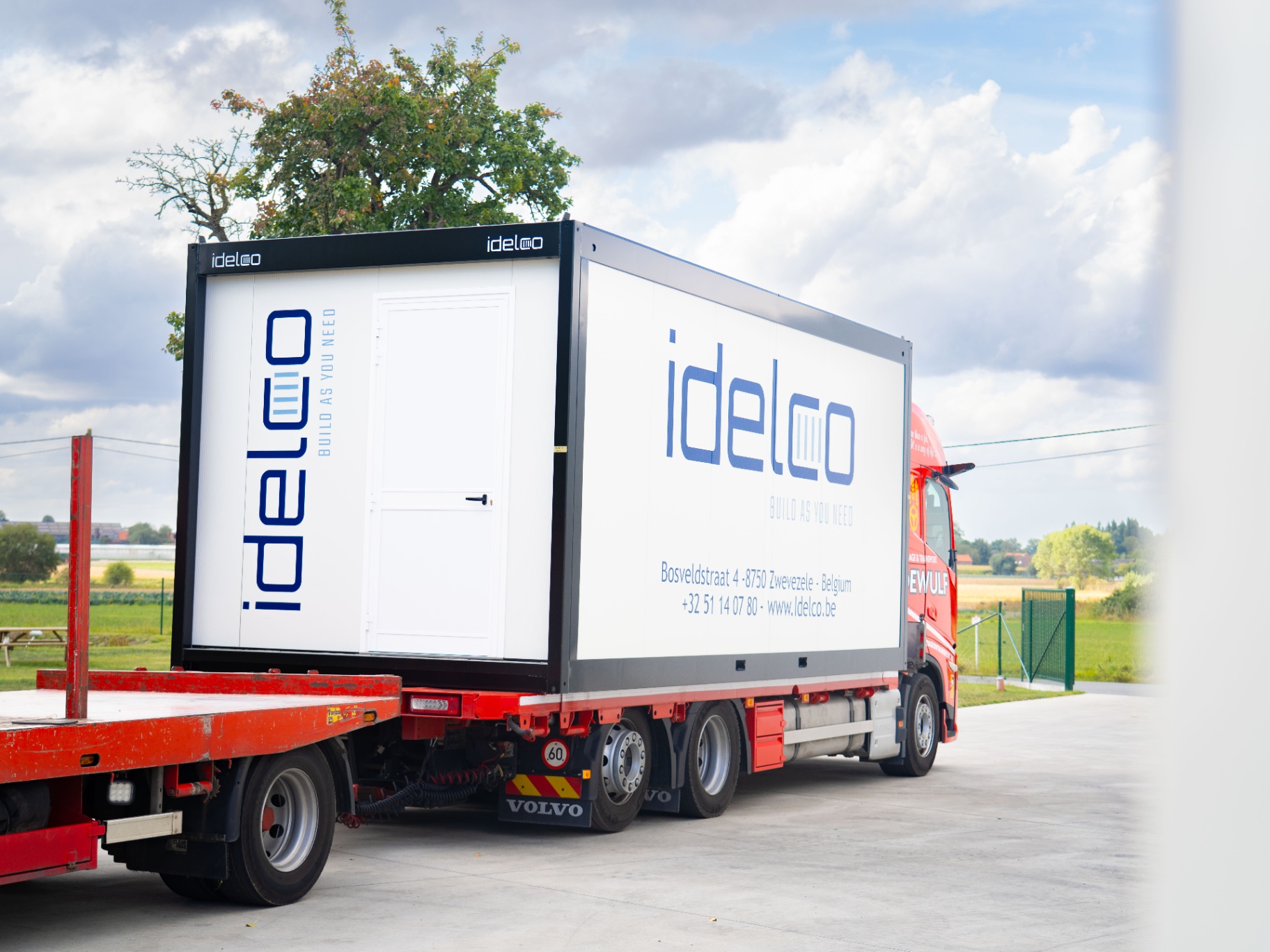 Transport van een modulaire unit van Idelco naar de werf.