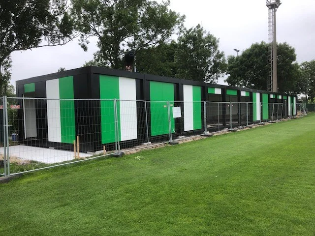 Modulaire kleedkamers en fitnessruimte voor sportclub in Brugge — foto 1