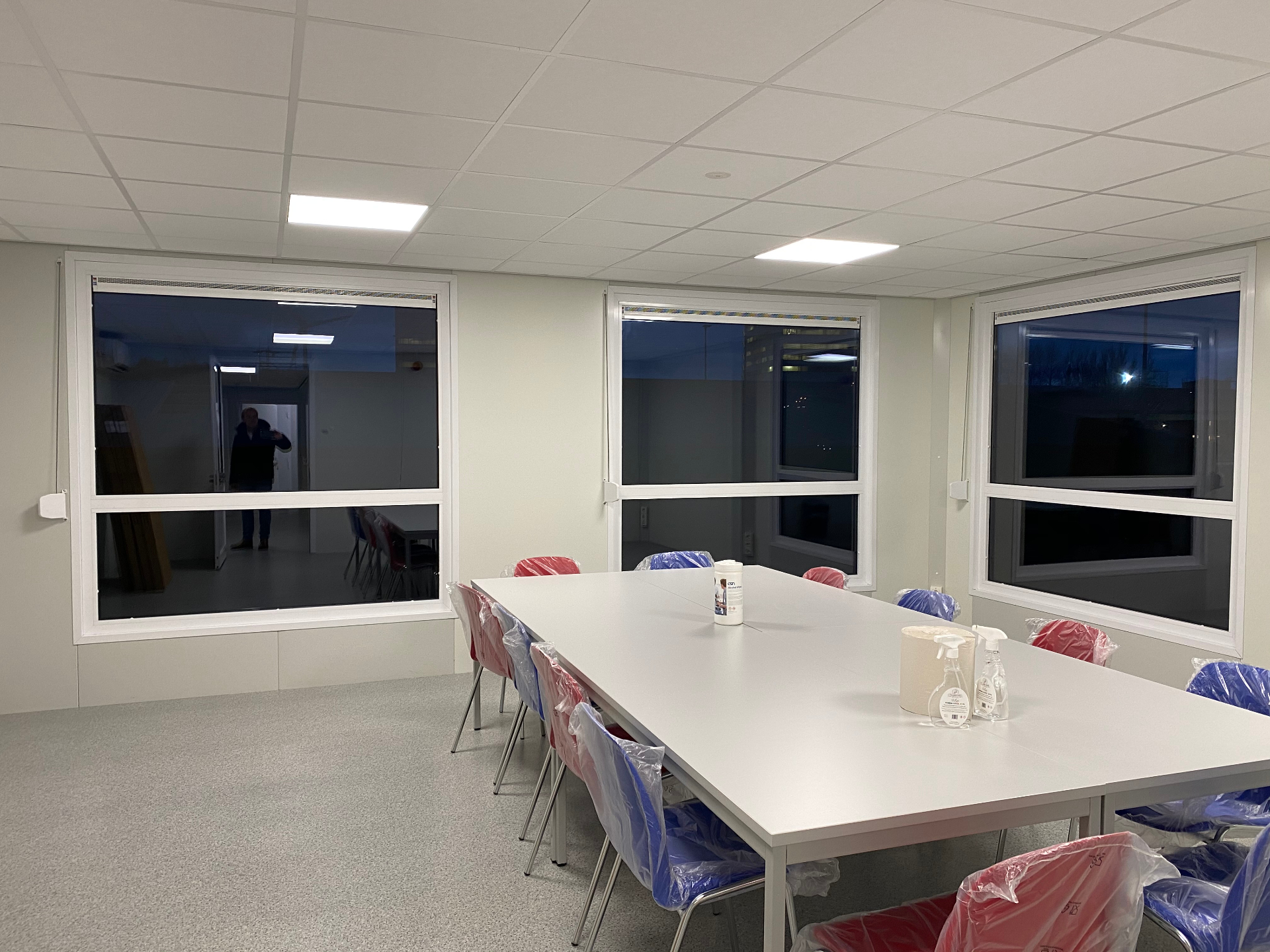 Kleedkamers & refters van Idelco — foto 2 van de modulaire unit, binnen- en buitenafwerking