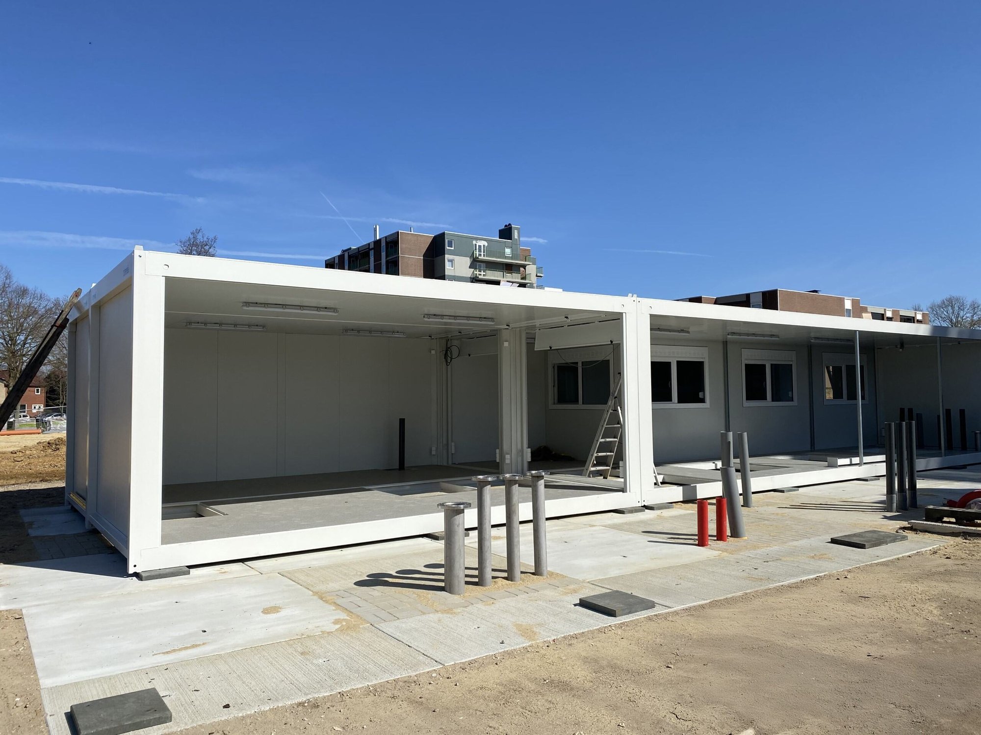 A set of modular office and canteen units by Idelco NV installed on a project site in Wallonia.
