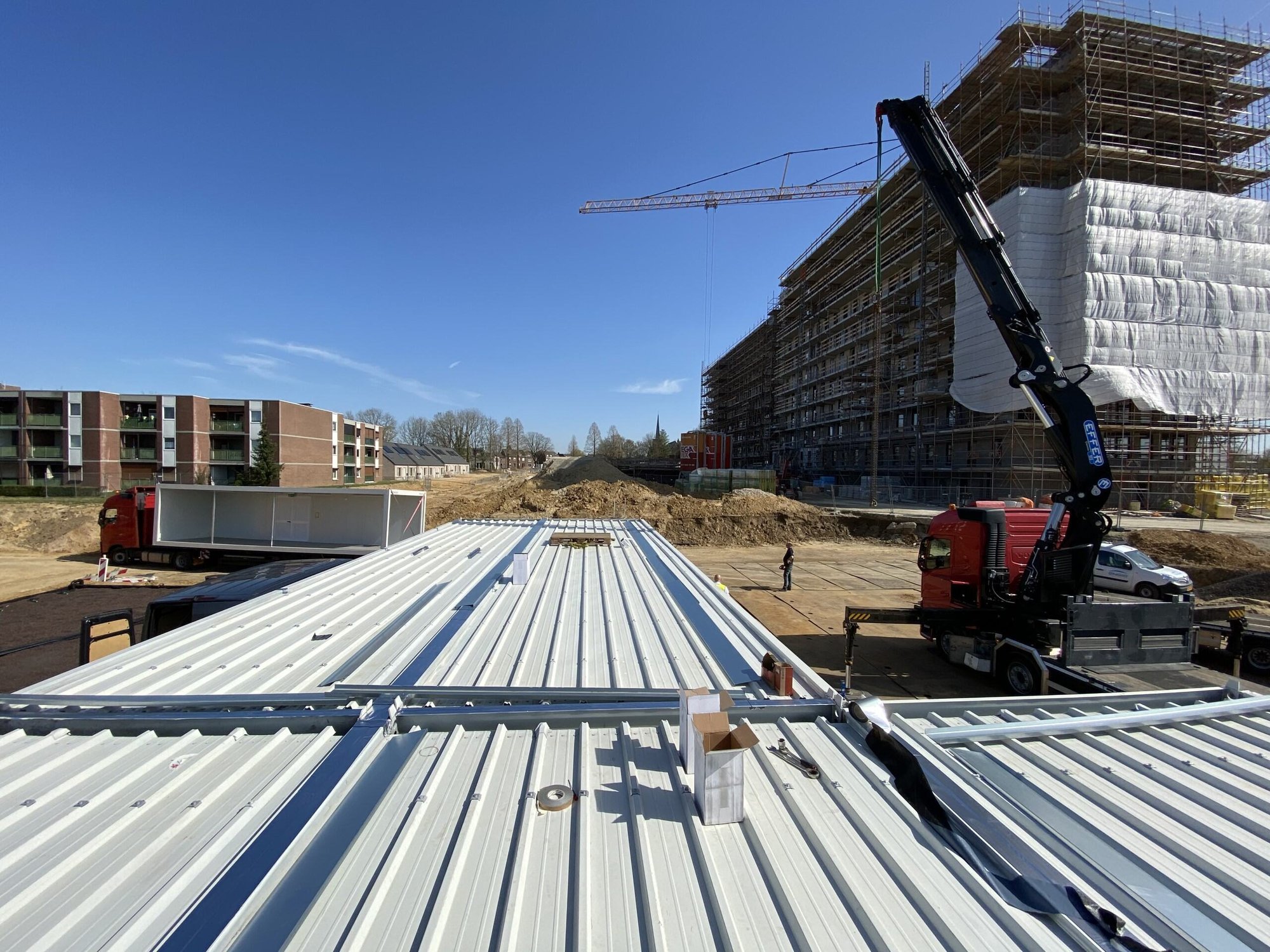 Modulaire kantoor- en refterunits van Idelco NV geplaatst op een projectsite in Wallonië.